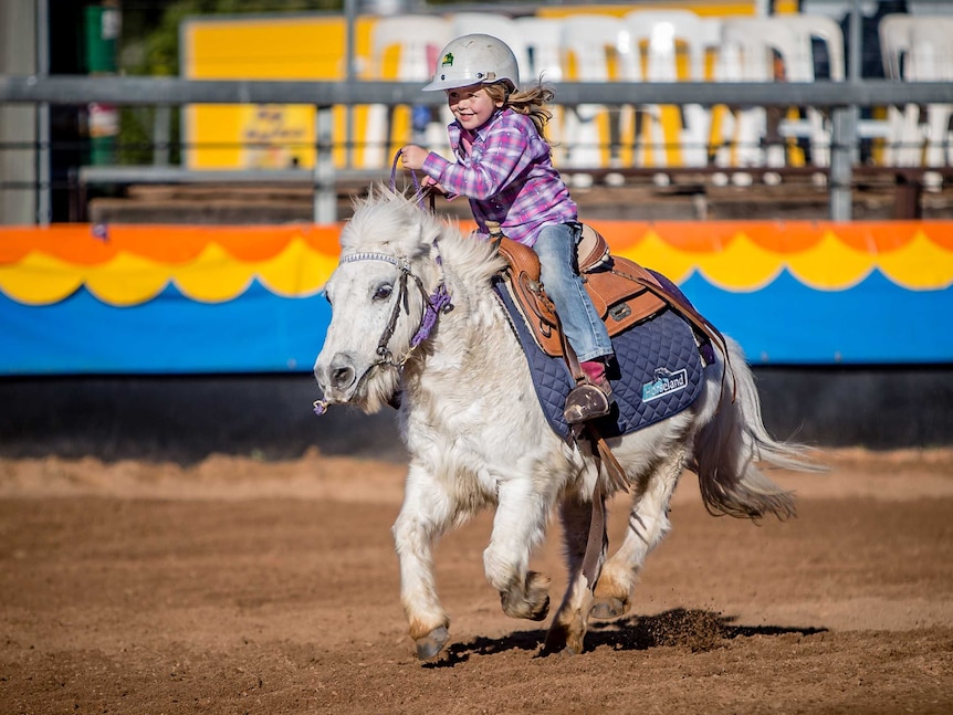 Dekota Caban competing at Emerald Rodeo