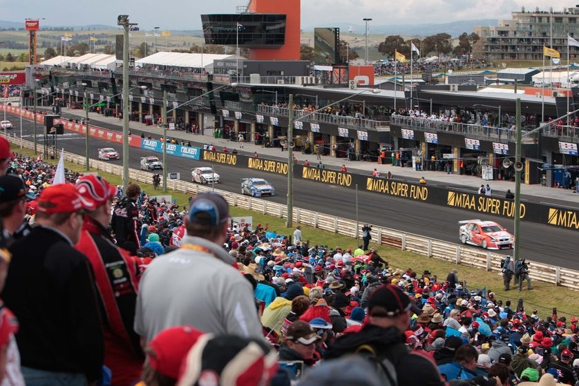 The crowd watches as the cars speed down the start/finish straight during the Bathurst 1000