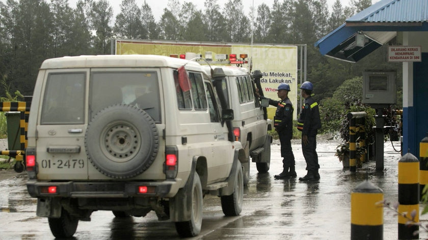 Authorities check vehicles in Grasberg mine, Papua