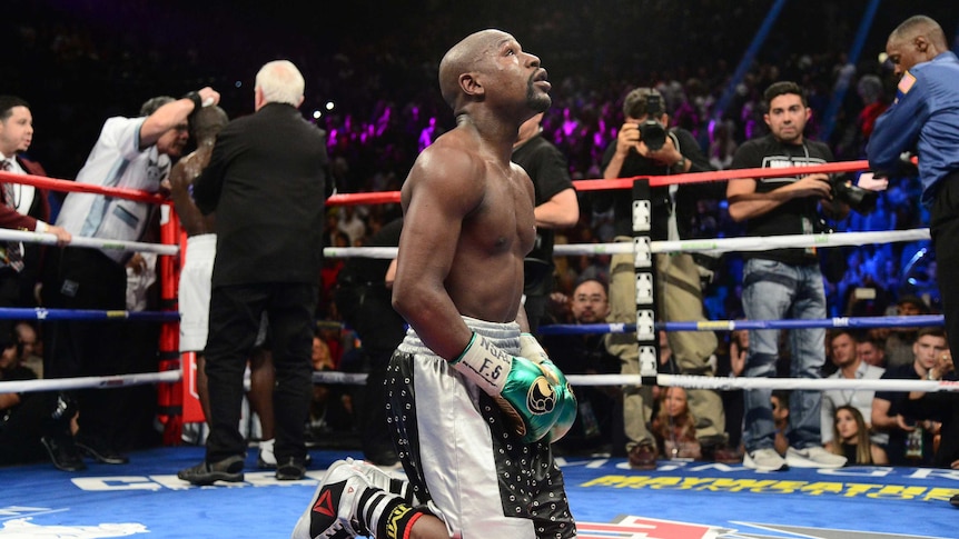 Floyd Mayweather kneels in the ring after his final fight