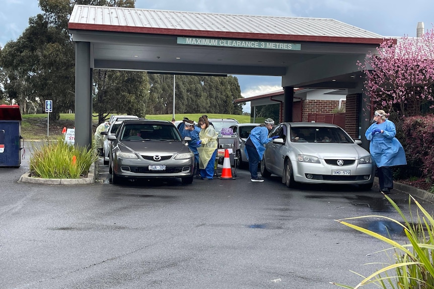 Drivers at a pop-up testing site at Traralgon hospital.