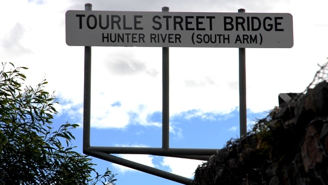 Tourle Street Bridge, Kooragang Island, generic sign