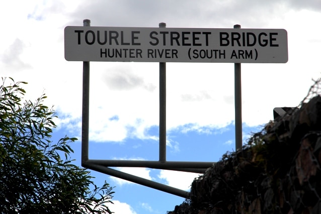 Tourle Street Bridge, Kooragang Island, generic sign