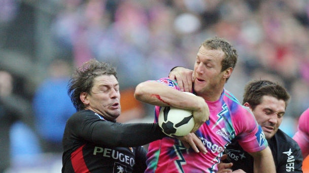 Stade Francais's Mark Gasnier vies with Cedric Haymans and Florian Fritz