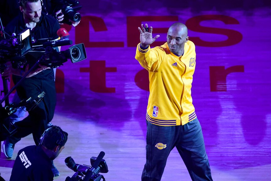 Kobe Bryant farewells Lakers' fans