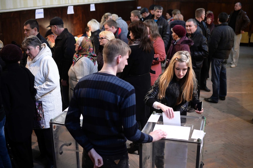 A woman casts her vote in the Crimea referendum
