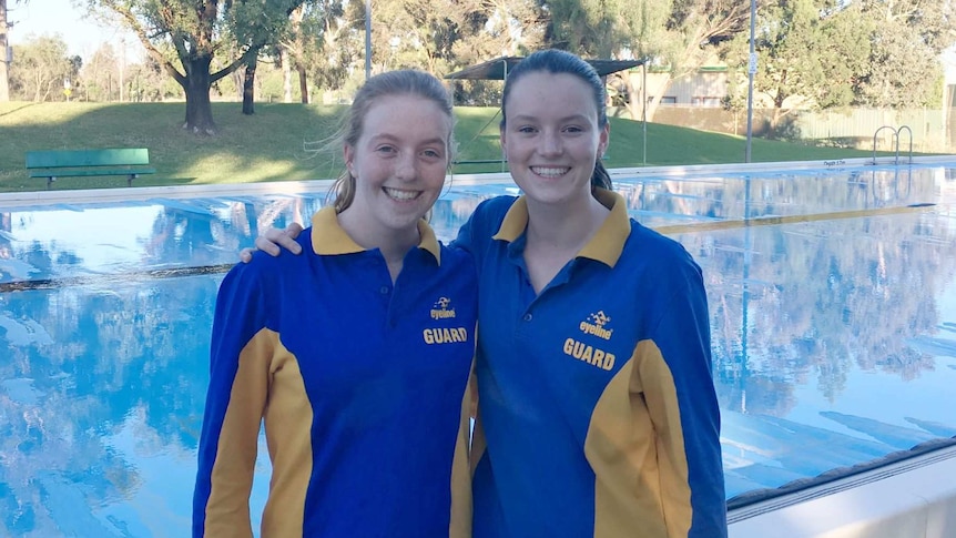 Photograph of 2019 Heywire winner Lauren Paynter, and her sister Jessica Paynter at the Nyah pool in Victoria.