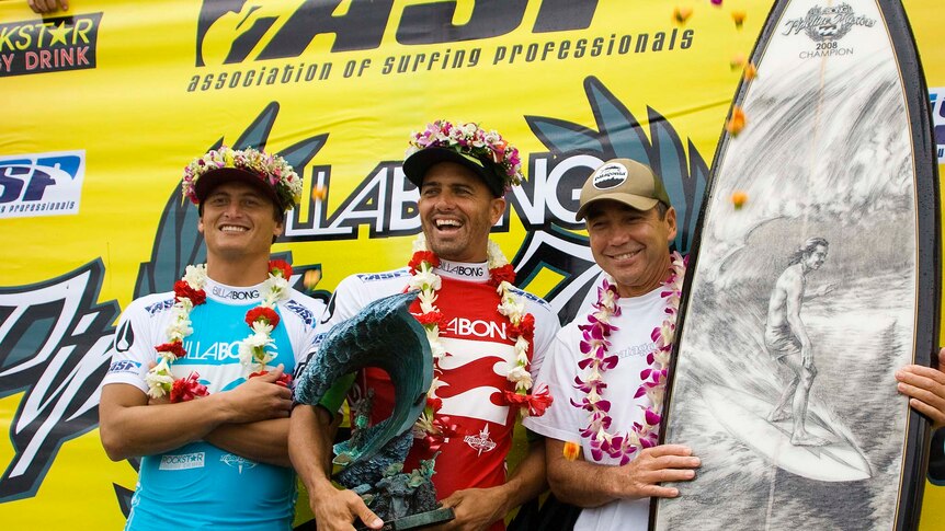 Kelly Slater (centre) poses with his Pipeline Masters trophy, alongside Gerry Lopez (right) and Chris Ward