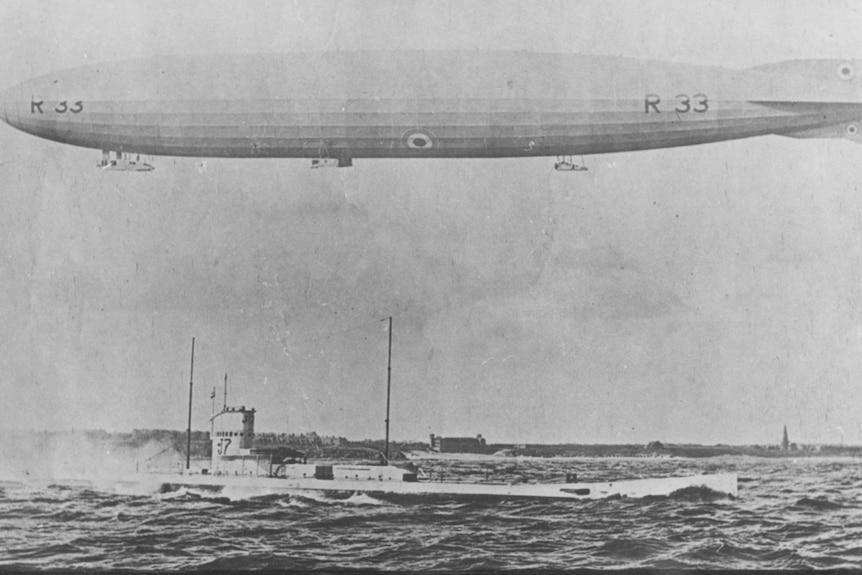 A submarine underneath an airship.