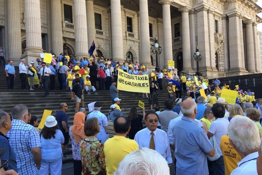 Taxi protesters try to get into Victoria's Parliament