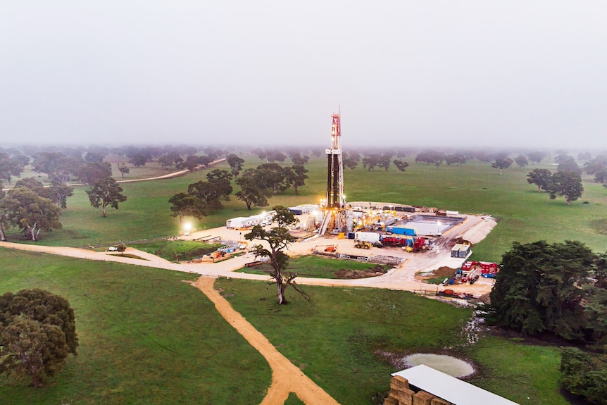 A sprawlin drilling program underway with tall rig