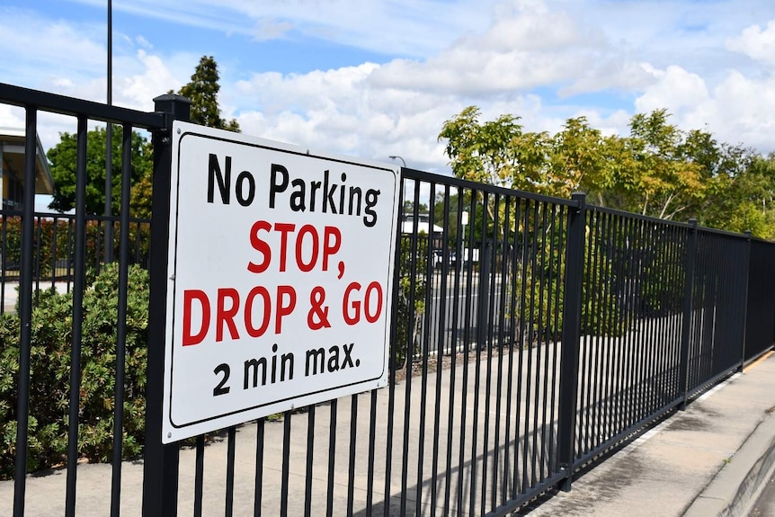 Sign on fence stating no parking and only drop-on for parents at Mango Hill Primary School