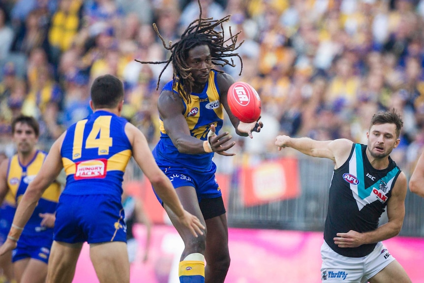 Nic Naitanui takes a mark