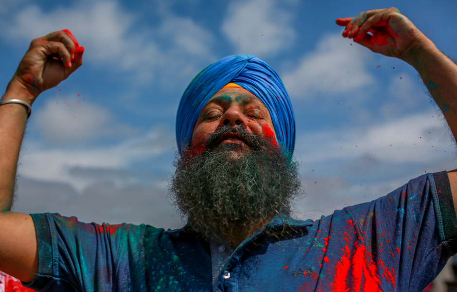 Avtari Singh throws coloured powder