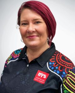 Um retrato de uma mulher na cabeça.