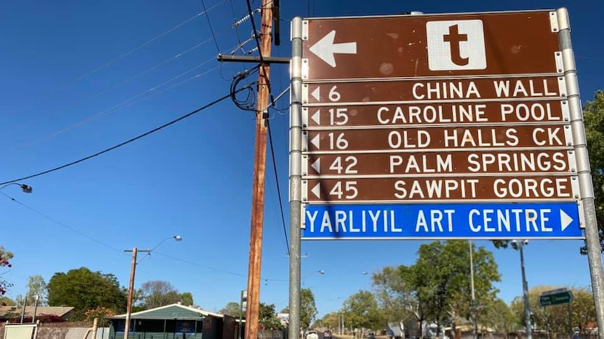 A street sign with directions to China wall, Sawpit Gorge, Palm Springs and Caroline Pool