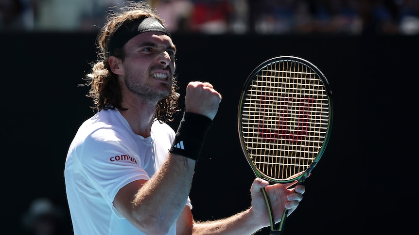 Stefanos Tsitsipas met en place une confrontation potentielle avec Novak Djokovic après s’être qualifié pour la première finale de l’Open d’Australie