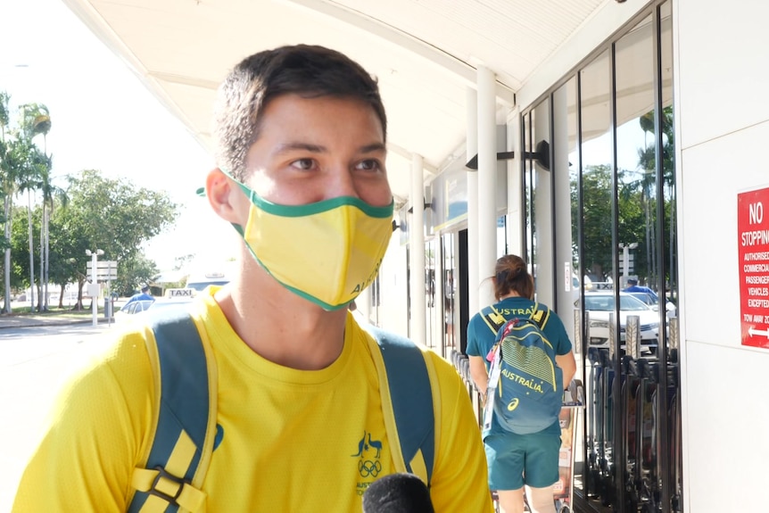 Athlete Matthew Clarke at the Darwin Airport and wearing a facemask.
