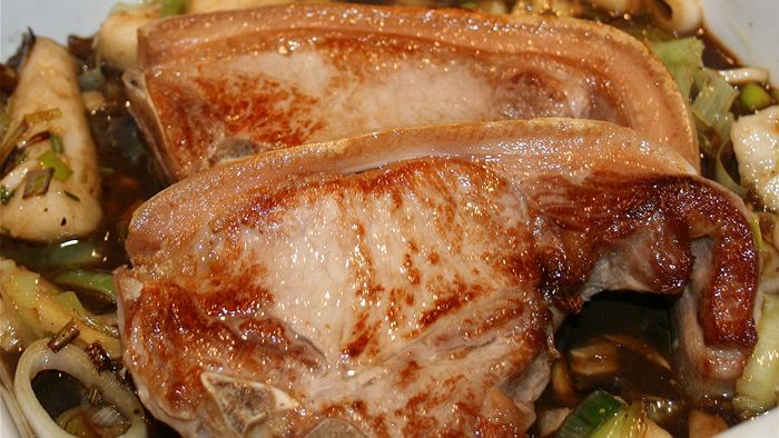 Pork chops with fresh pear - ABC News