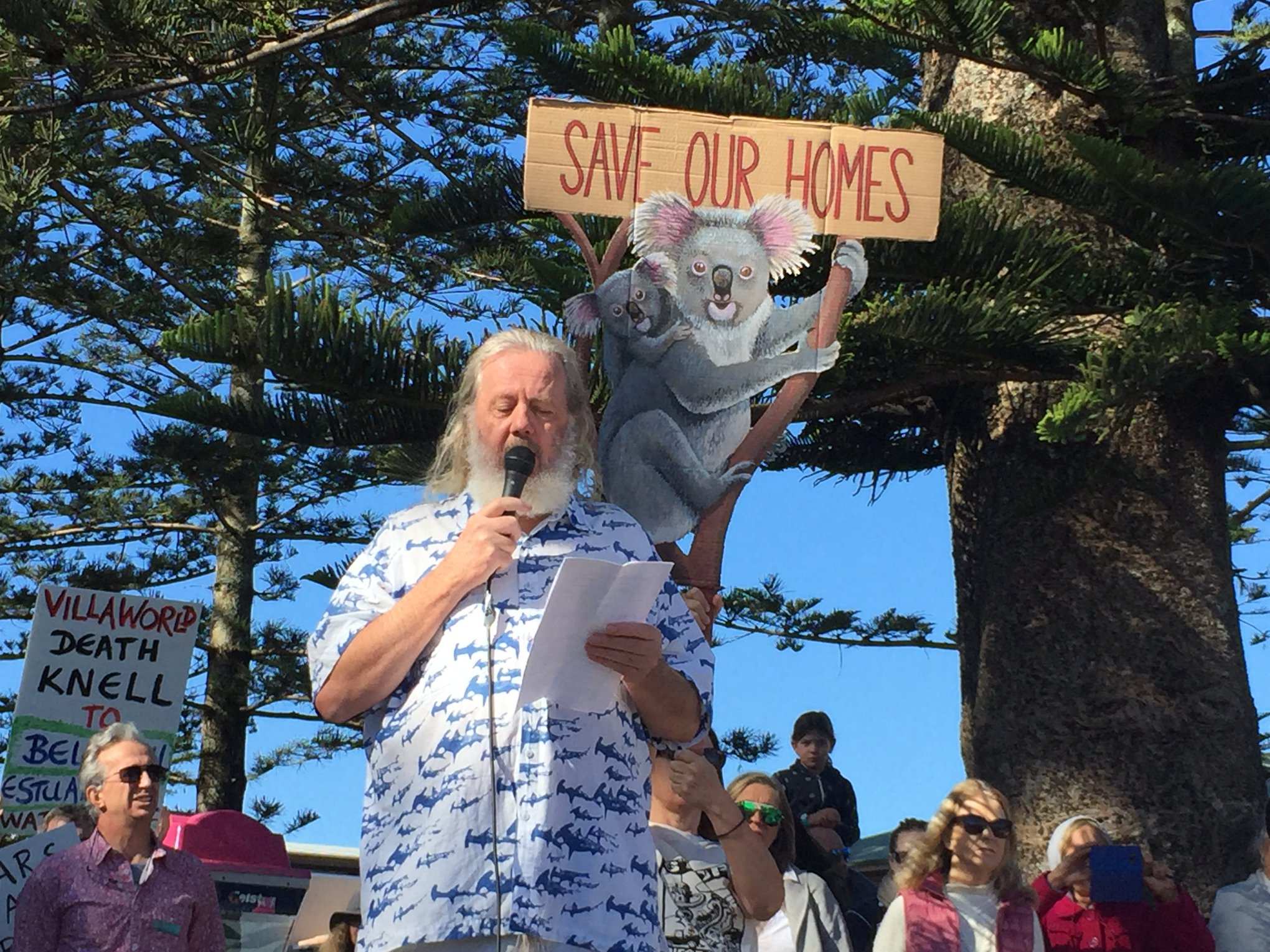 Veteran north coast conservationist Dailan Pugh addresses the crowd at the West Byron protest rally. June 2018