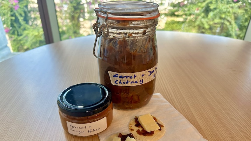 Carrot and date chutney