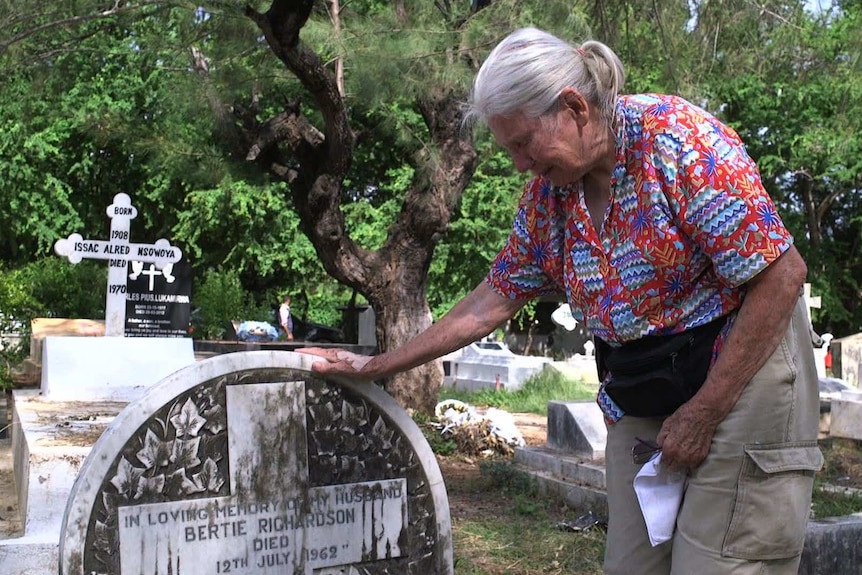 Victoria Power visits gravesite