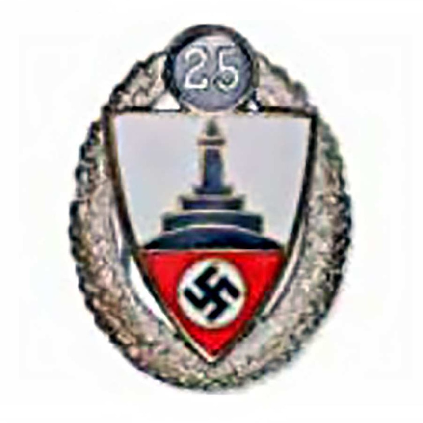 An image showing a badge with a  swastika taken from an auction catalogue.