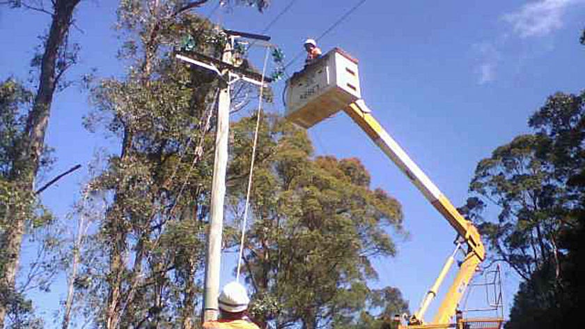 Aurora Energy crew in Tasmania works to fix power lines.