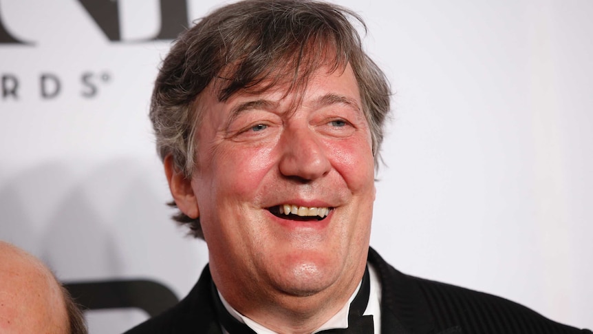 Stephen Fry wears a black tie at the 68th annual tony awards in 2014