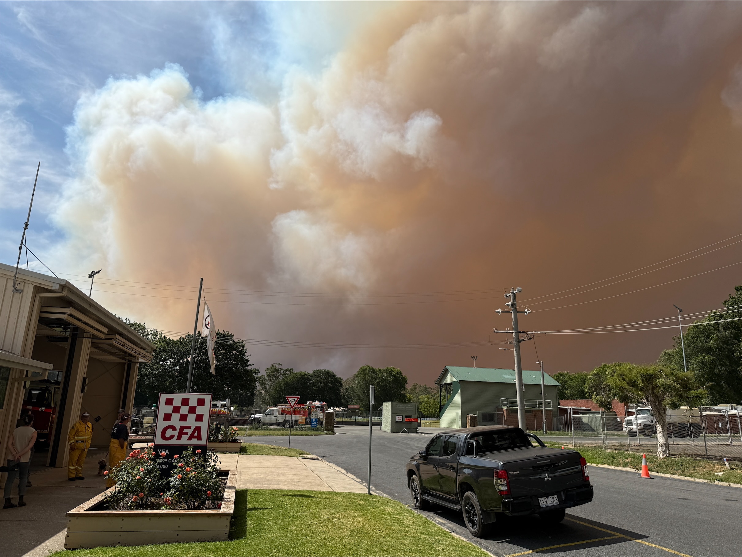 Fumaça vista de Yea na tarde de sexta-feira.