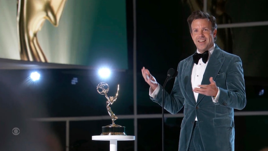 Jason Sudeikis accepts an Emmy Award.