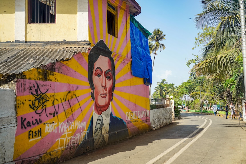 A mural depicting Rishi Kapoor.