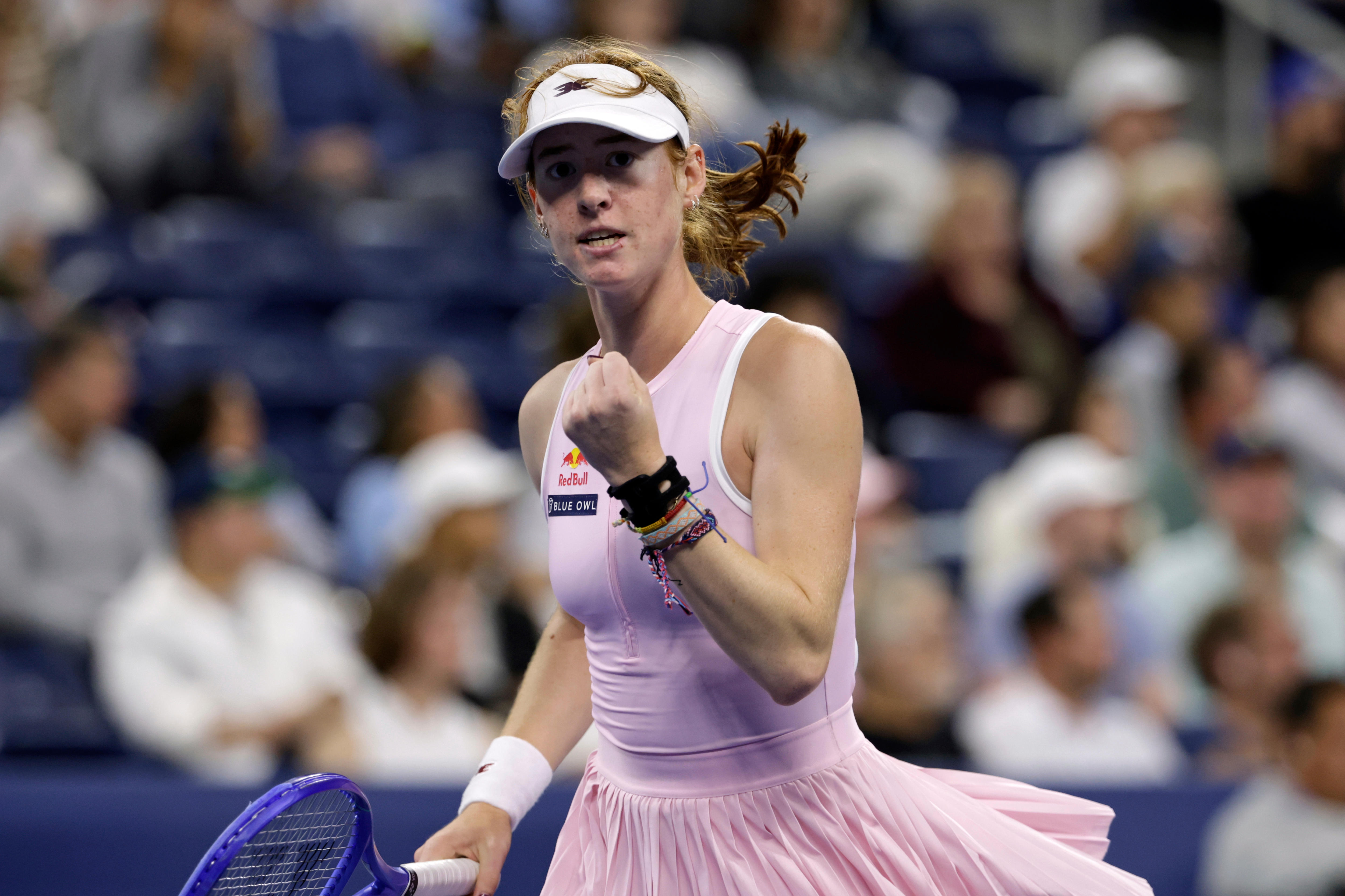 La tenista Maya Joint celebra un punto en la cancha