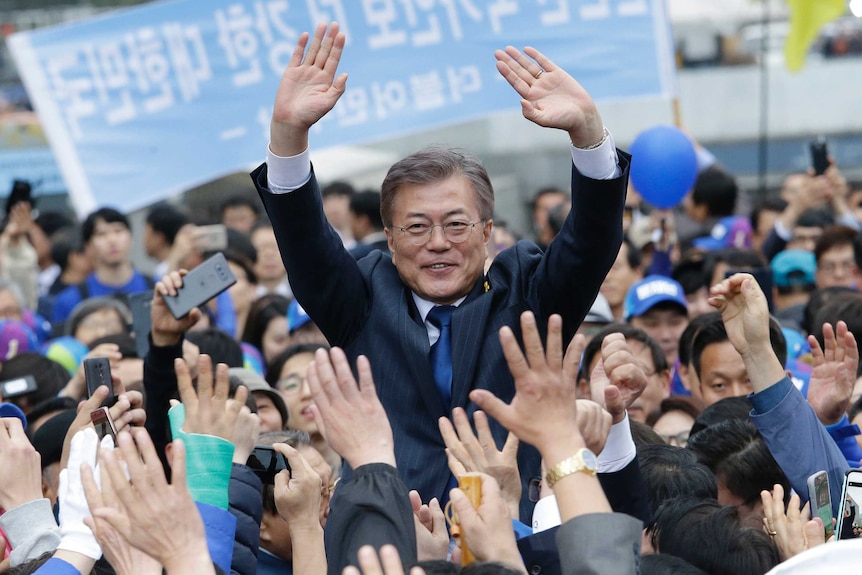 South Korea's presidential candidate Moon Jae-in from the Democratic Party waves to supporters.