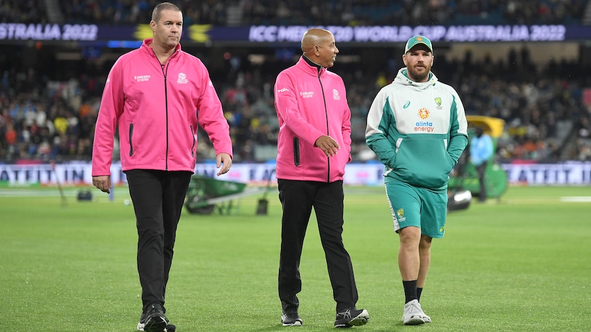 Le choc de la Coupe du monde T20 entre l’Australie et l’Angleterre abandonné en raison de la pluie persistante de MCG