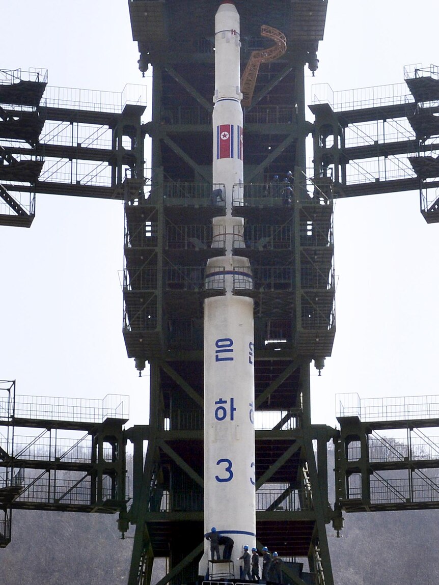 Unha-3 rocket on launch pad