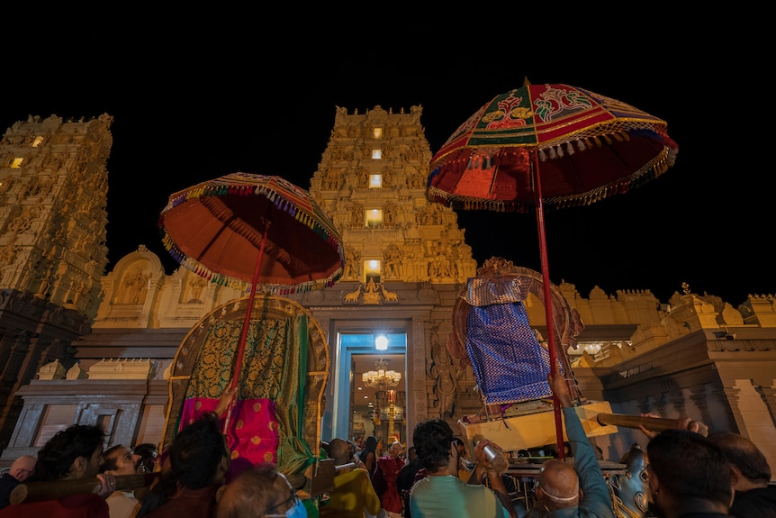 A photo outside Shri Shiva Vishnu Temple.