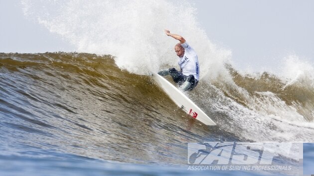 Slater competes in the final of the Hurley Pro