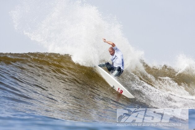 Slater competes in the final of the Hurley Pro