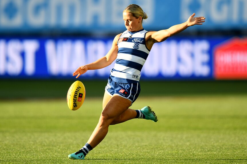 Kate Surman kicks the ball for Geelong against North Melbourne at GMHBA stadium