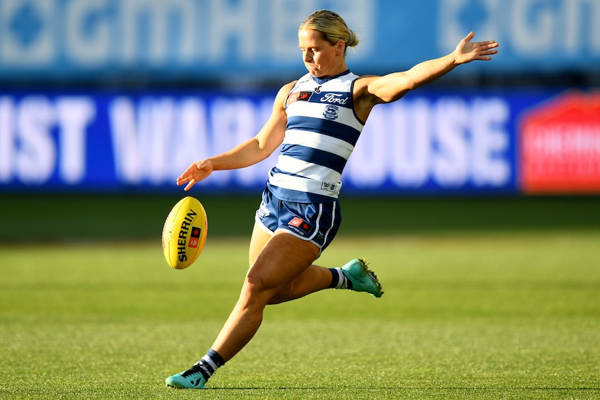 Kate Surman kicks the ball for Geelong against North Melbourne at GMHBA stadium