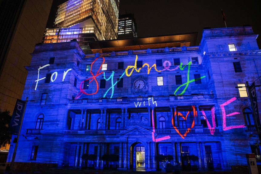 VividSydney2022 at CircularQuay artwork ForSydneyWithLove by KenDone CreditDestinationNSW_PM_014