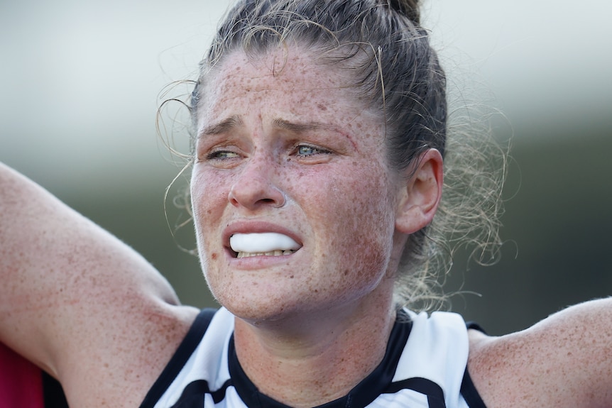 A close up of Magpie Brianna Davey's devastated expression after an ACL injury.