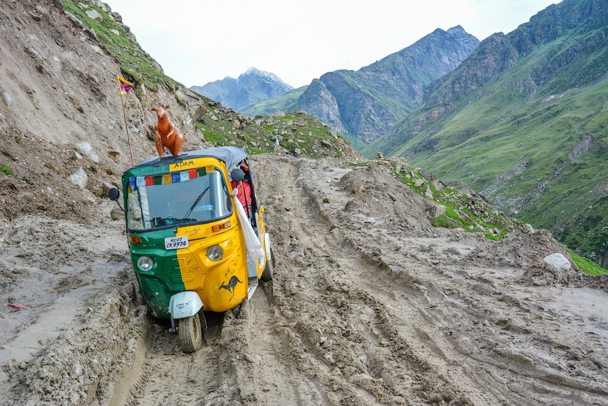 tuk-tuk, stuck, himalayas