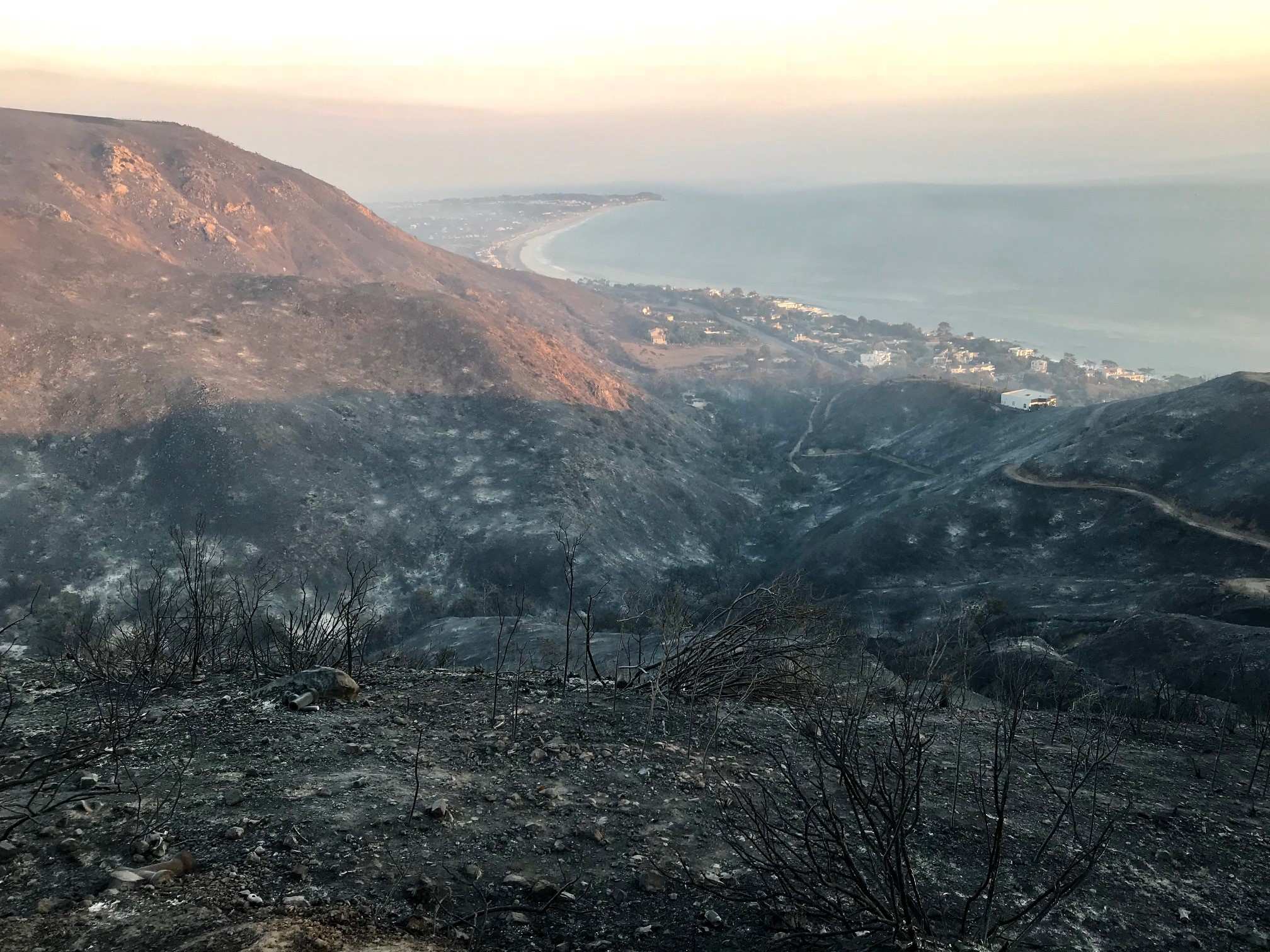 California Fires: Malibu Residents Fight Fires To Protect Homes From ...