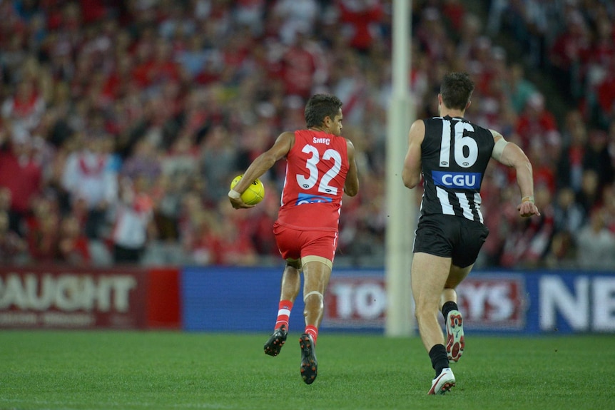 Sydney Swan Lewis Jetta out runs Collingwood's Nathan Brown to score a goal in 2012 prelim final.