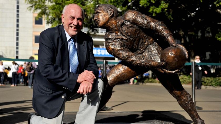 Former Australian rugby union captain, Ken Catchpole, poses with a sculpture of himself