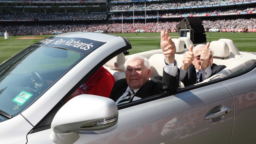 Lou Richards at 2010 AFL grand final