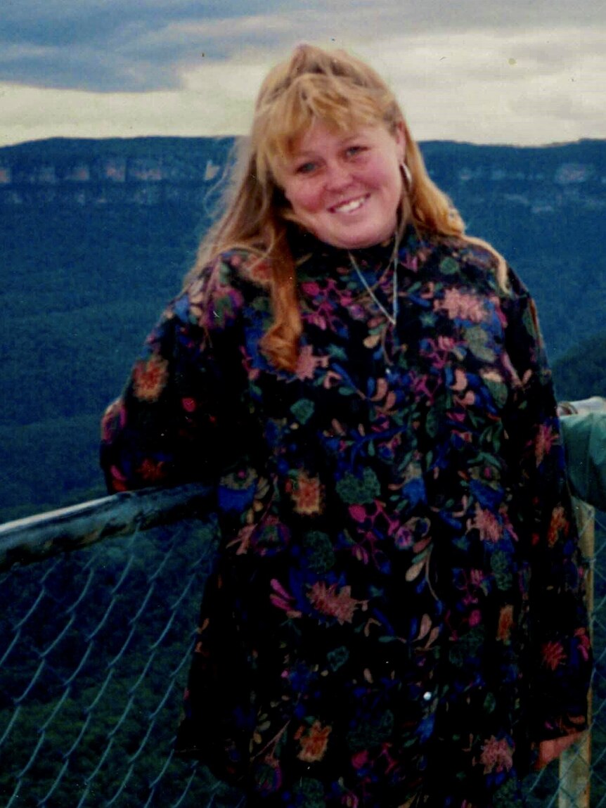 Teenage girl standing overlooking the Blue Mountains.