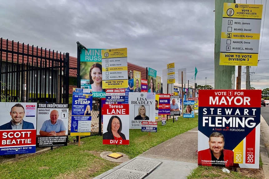 Local government election candidate corflutes displayed on a street in Logan.